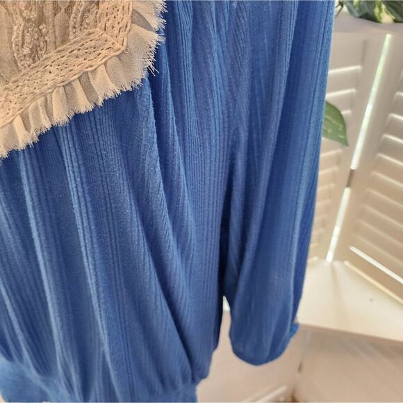 FREE PEOPLE BLUE SEQUIN  LACE TOP SIZE SMALL - Picture 3 of 7
